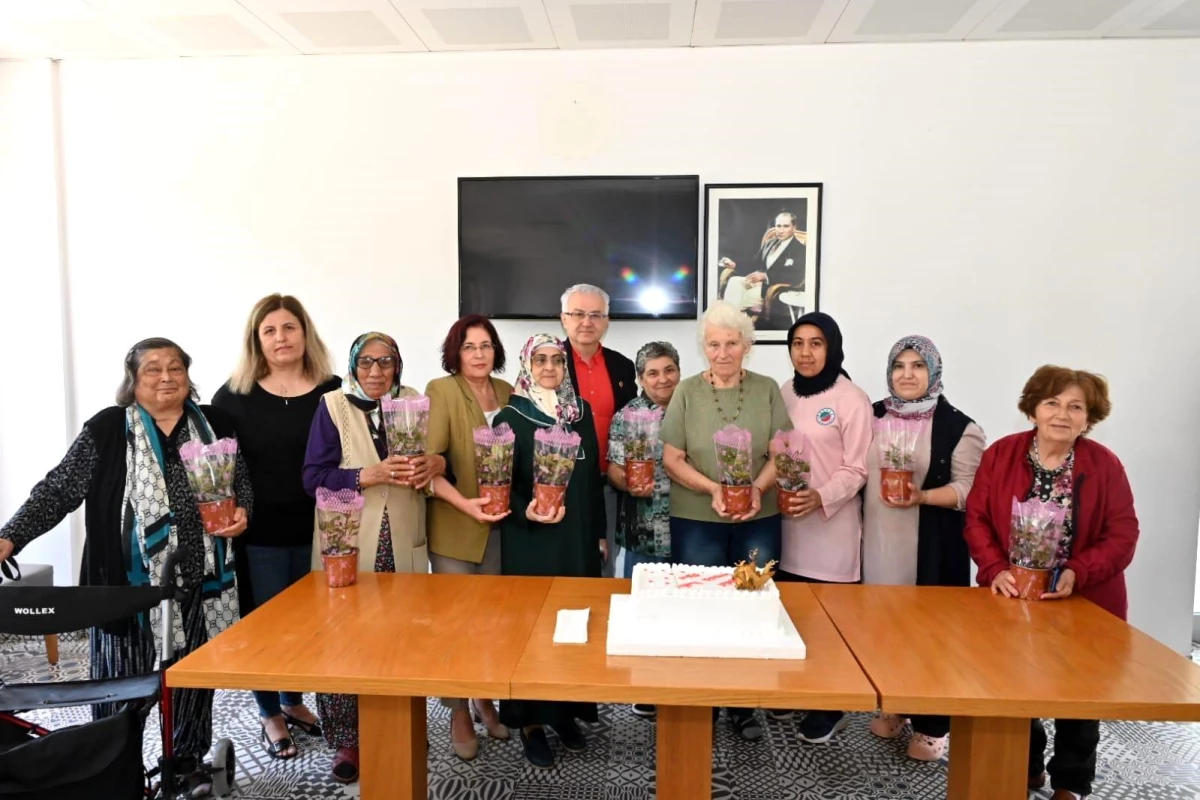 Kepez Belediyesi Başkan Vekili Şehit Annelerini ve Huzurevi Sakinlerini Ziyaret Etti