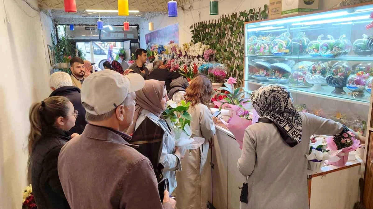 Kırşehir\'de Anneler Günü\'nde Çiçekçiler Yoğunluk Yaşadı