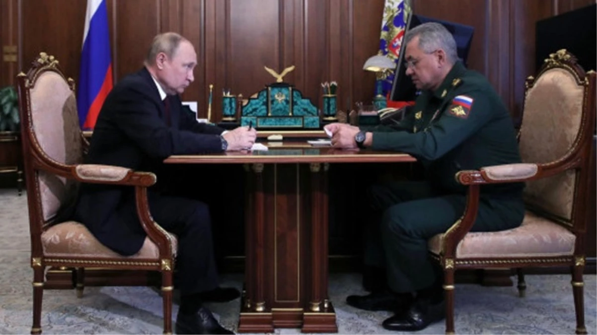 Putin, yeni hükümette Savunma Bakanlığına Sergey Şoygu\'nun yerine sivil isim önerdi