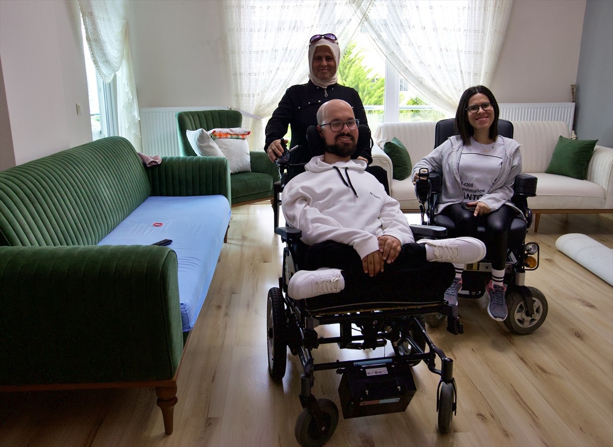SMA Hastası Çocuklarını Gezdiren Anne Ehliyet Aldı