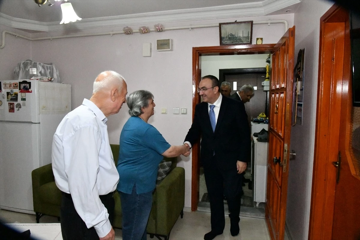 Tekirdağ Valisi Recep Soytürk, şehit annelerini ziyaret ederek Anneler Günü\'nü kutladı