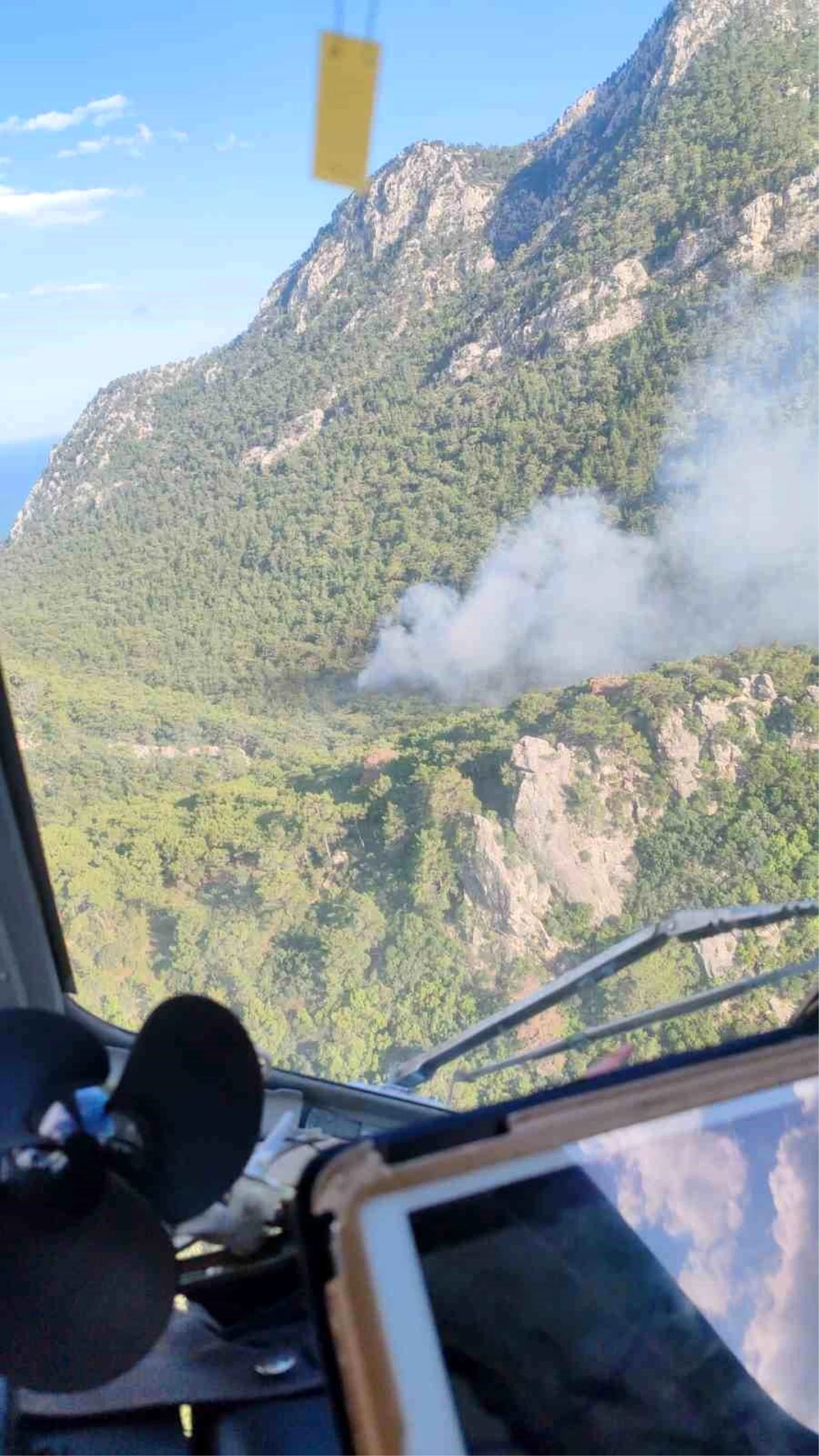 Antalya Konyaaltı\'nda Çıkan Orman Yangını Kontrol Altına Alındı