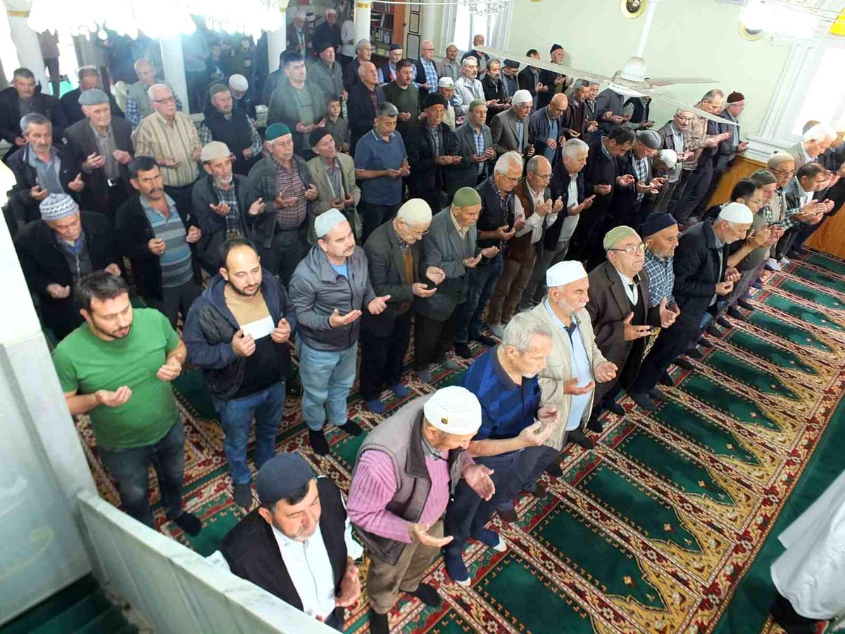 Burhaniye\'de Geleneksel Çiftçi Hayrı