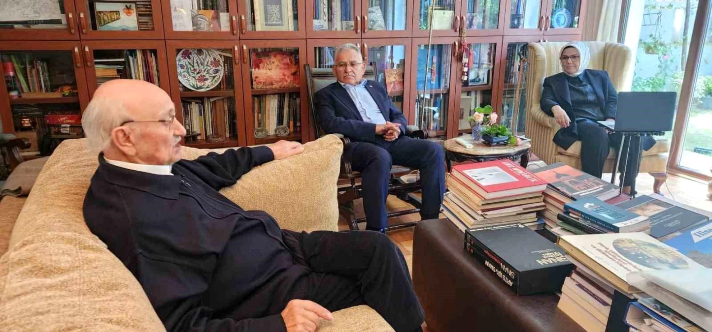 Kayseri Büyükşehir Belediye Başkanı Dr. Memduh Büyükkılıç, ÇEKÜL Vakfı Başkanı ve Tarihi Kentler Birliği Danışma Kurulu Başkanı Prof. Dr. Metin Sözen\'i evinde ziyaret etti