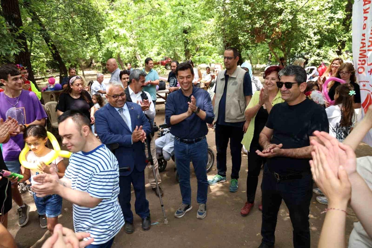 Marmaris Belediye Başkanı Engellilerle Piknikte Buluştu