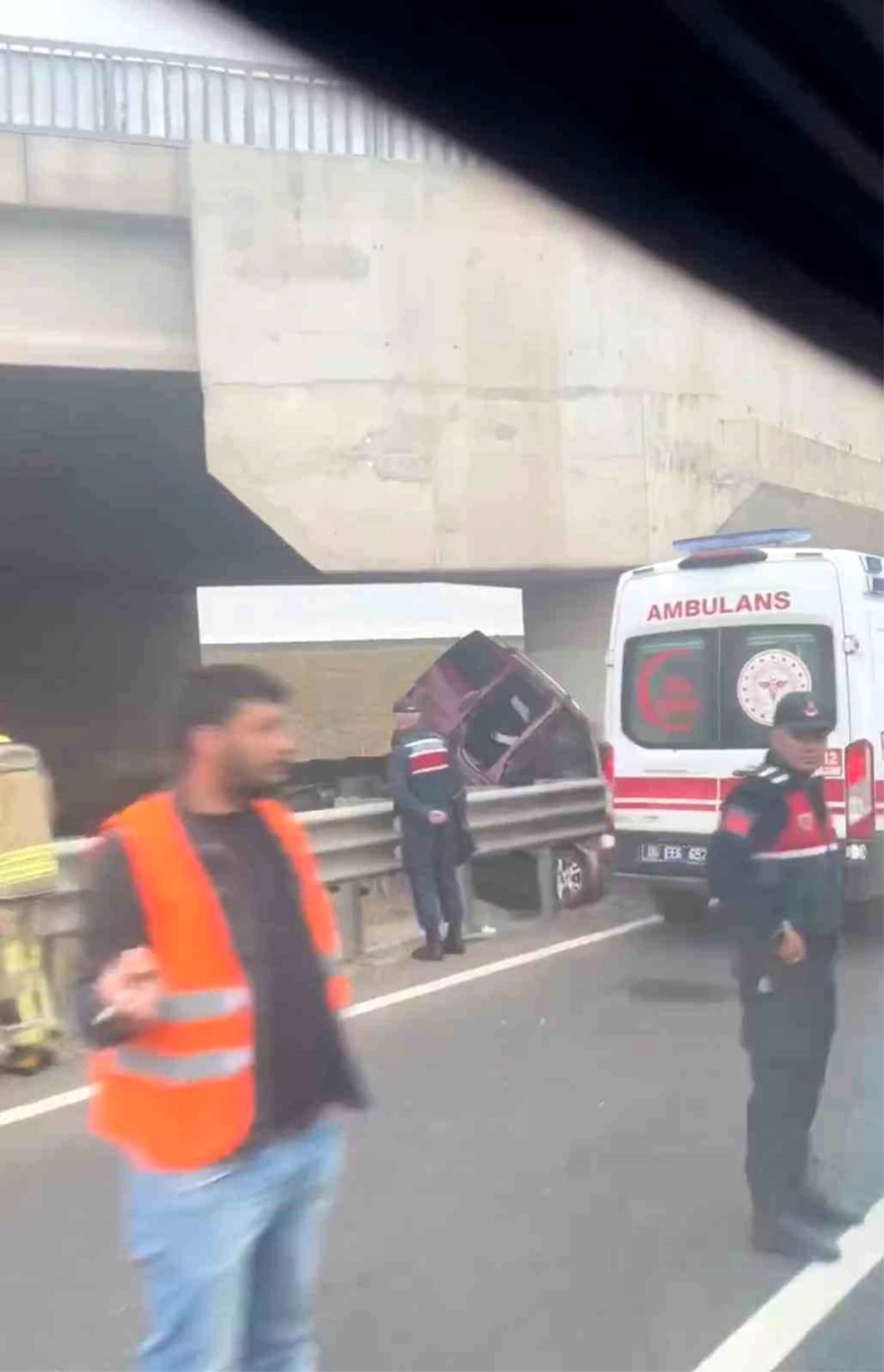 Ankara\'da hızlı tren köprüsüne araç çarptı: 3 ölü, 2 yaralı