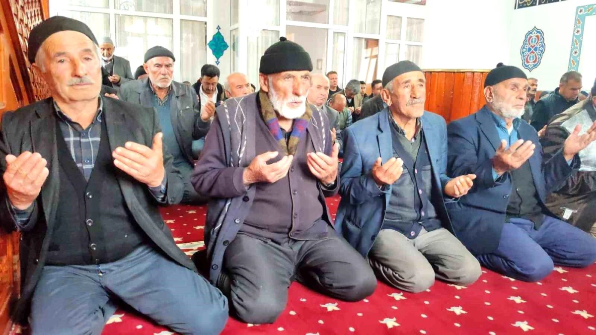 Yozgat\'ta Vatandaşlar Yağmur İçin Dua Etti
