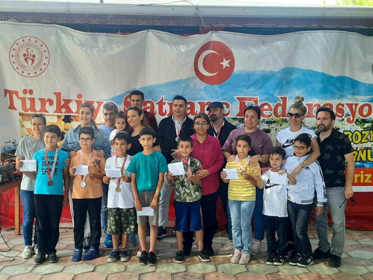 Mersin\'de Atatürk\'ü Anma Gençlik ve Spor Bayramı kapsamında satranç turnuvası düzenlendi
