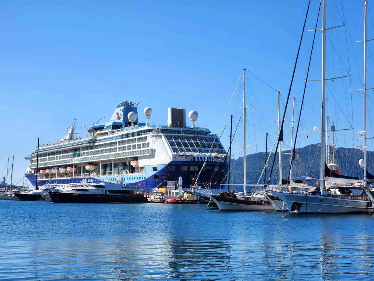 Marmaris Limanı, Marella Discovery ile İngiliz Turistleri Ağırlıyor