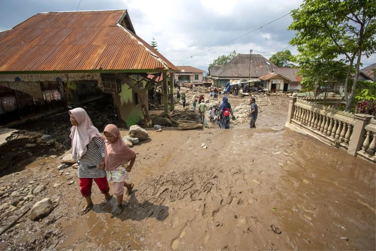 Endonezya\'da Lav Selleri: 37 Ölü, 17 Kayıp
