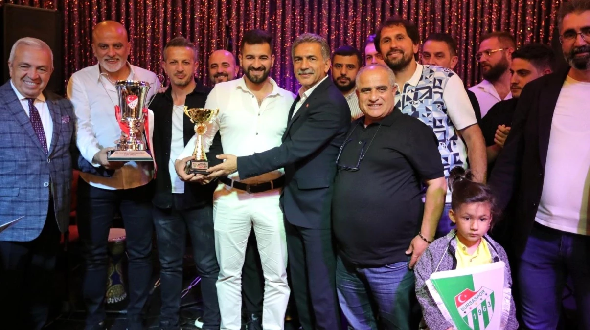 Gemlik Belediyespor Veteran Takımı Bursa Cup\'ta Şampiyon Oldu