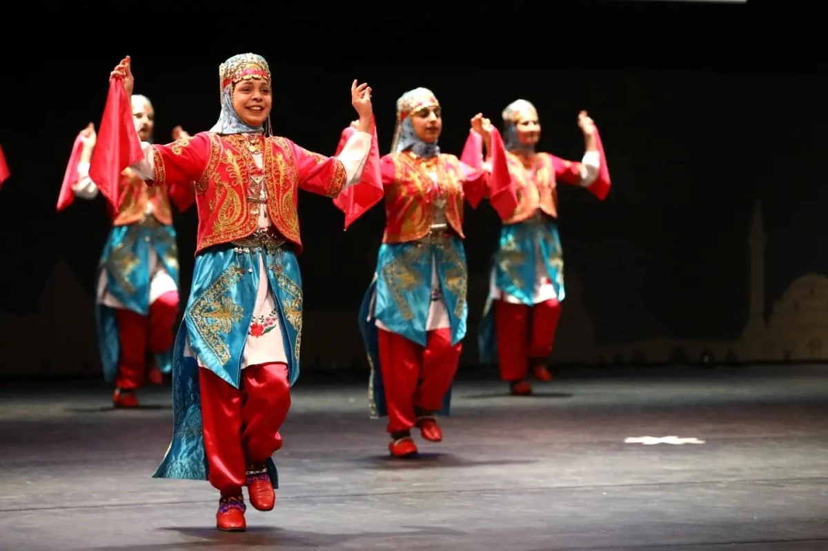 Okul Sporları Halk Oyunları Türkiye Şampiyonası Sivas\'ta Son Buldu