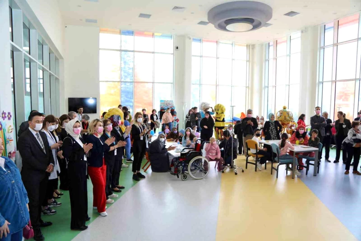 ERÜ Hemşirelik Kulübü Öğrencileri Hemşirelik Haftası için Etkinlik Düzenledi