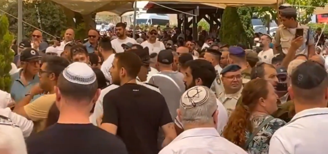 İsrail'de Anma Günü etkinliklerinde Netanyahu ve bakanlara soğuk duş! Yuhalayıp küfrettiler