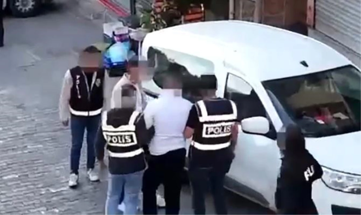 İzmir\'de 77 aranan şüpheli yakalandı
