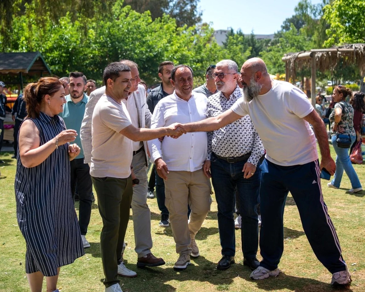 Kuşadası Belediye Başkanı Ömer Günel, Hacı Bektaş Veli Anadolu Kültür Vakfı Kuşadası Cemevi\'nin düzenlediği pikniğe katıldı