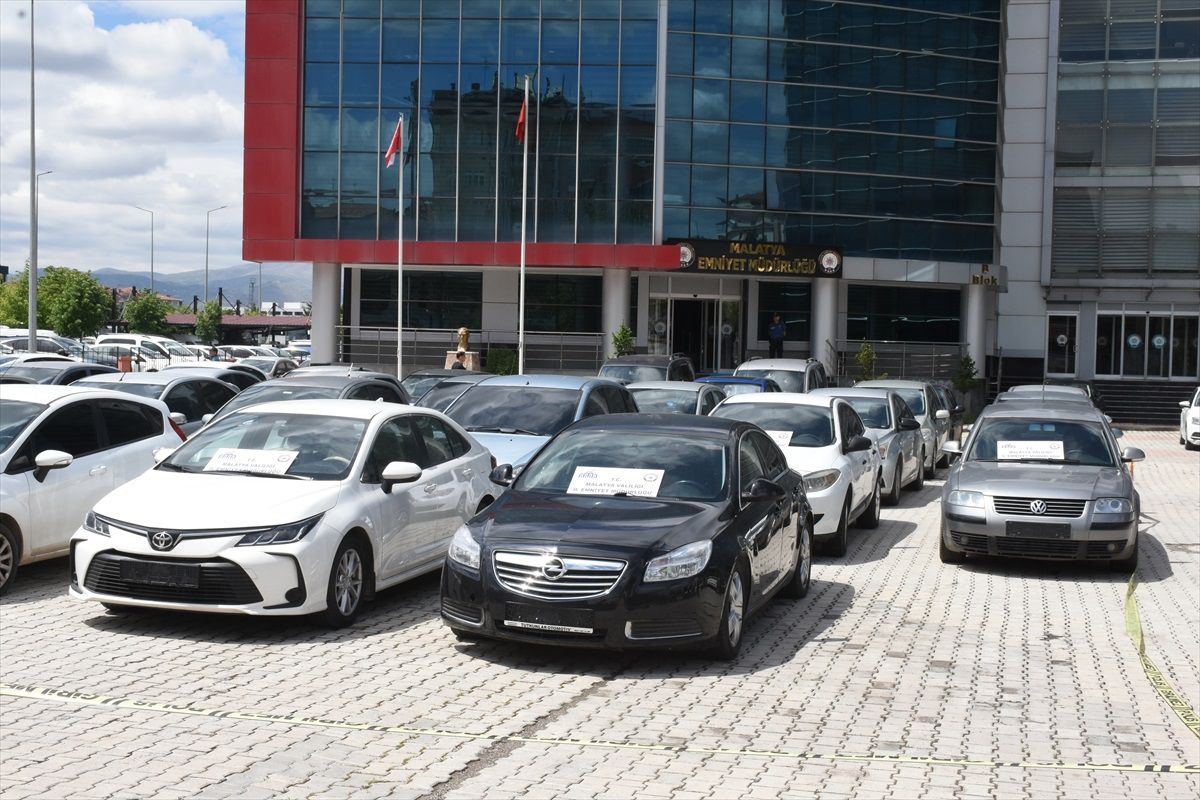 Malatya\'da depremde hasar gören araçlara değişiklik yapıp farklı şehirlerde kullanma iddiasıyla 6 kişi tutuklandı