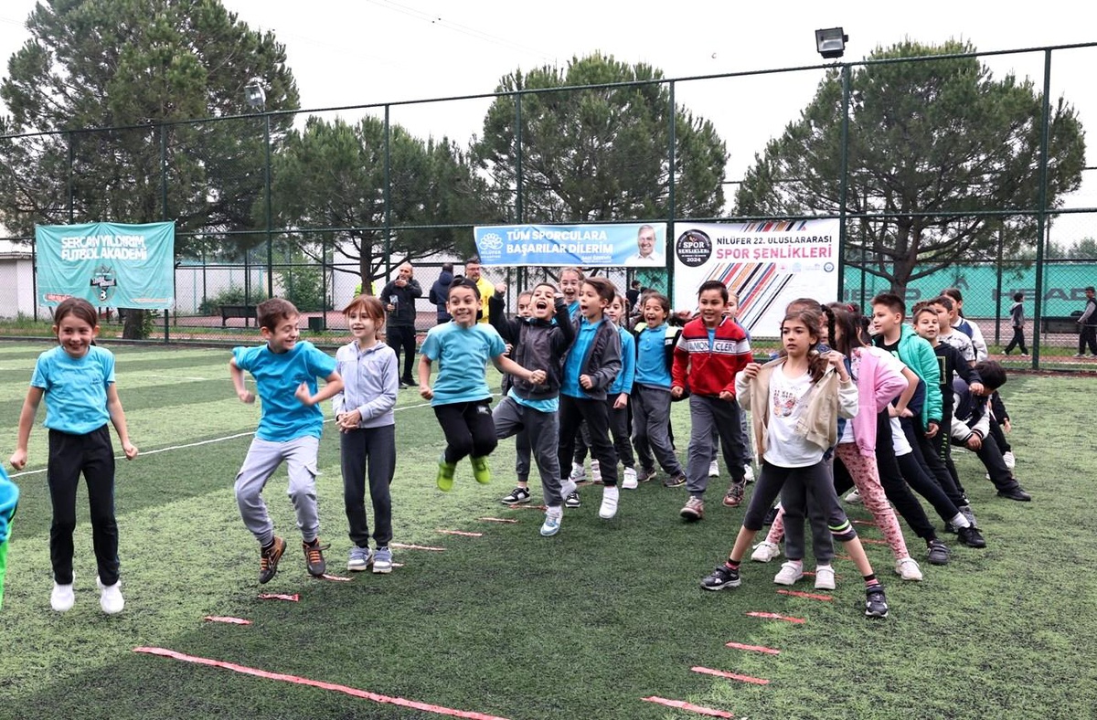 Nilüfer 22\'nci Uluslararası Spor Şenlikleri\'nde Öğrenciler Geleneksel Oyunlarla Eğlendi