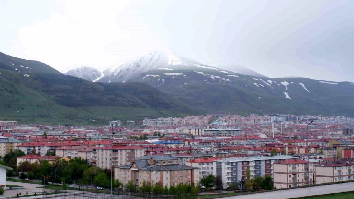 Erzurum\'da Palandöken Dağı\'nın yüksek kesimleri beyaza büründü