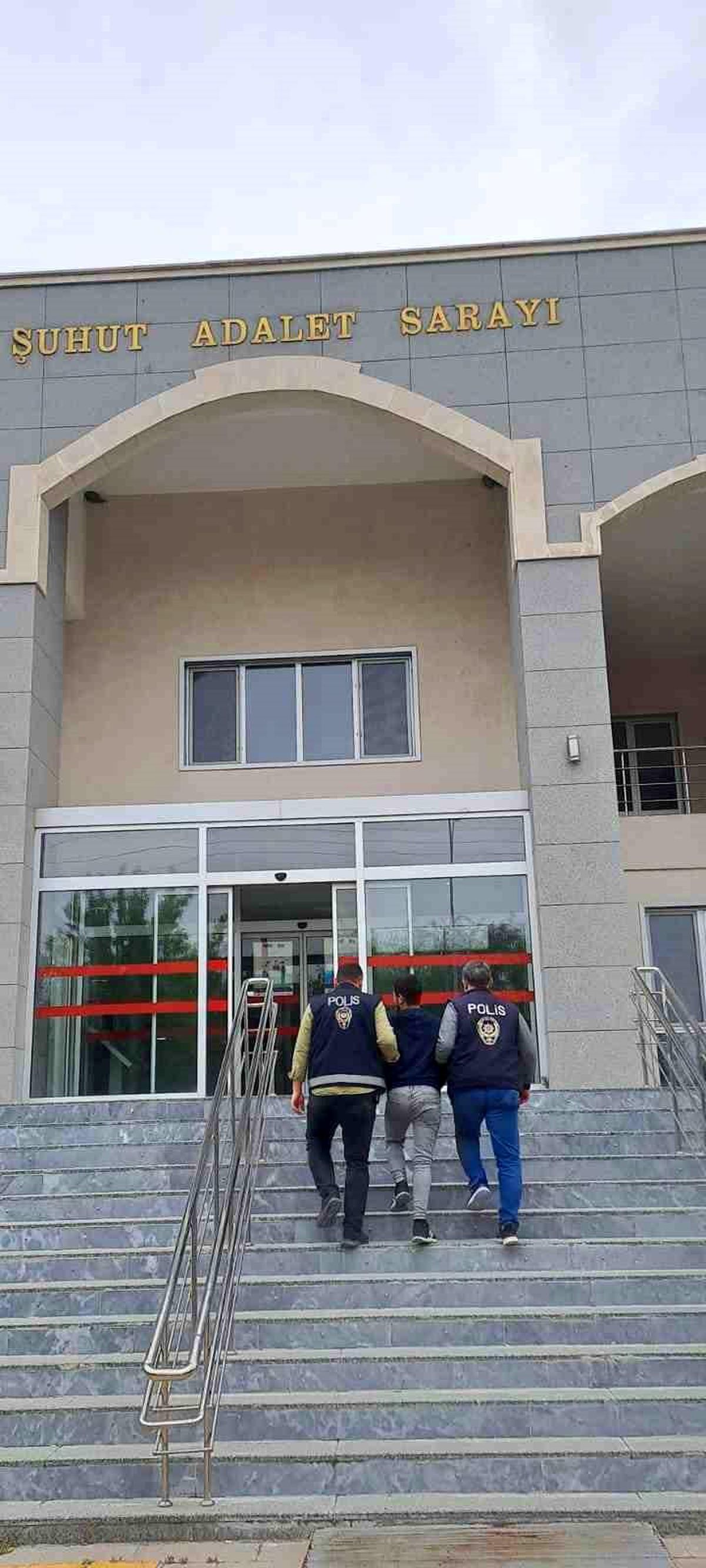 Afyonkarahisar\'da Aranan Şahıs Polis Tarafından Yakalandı