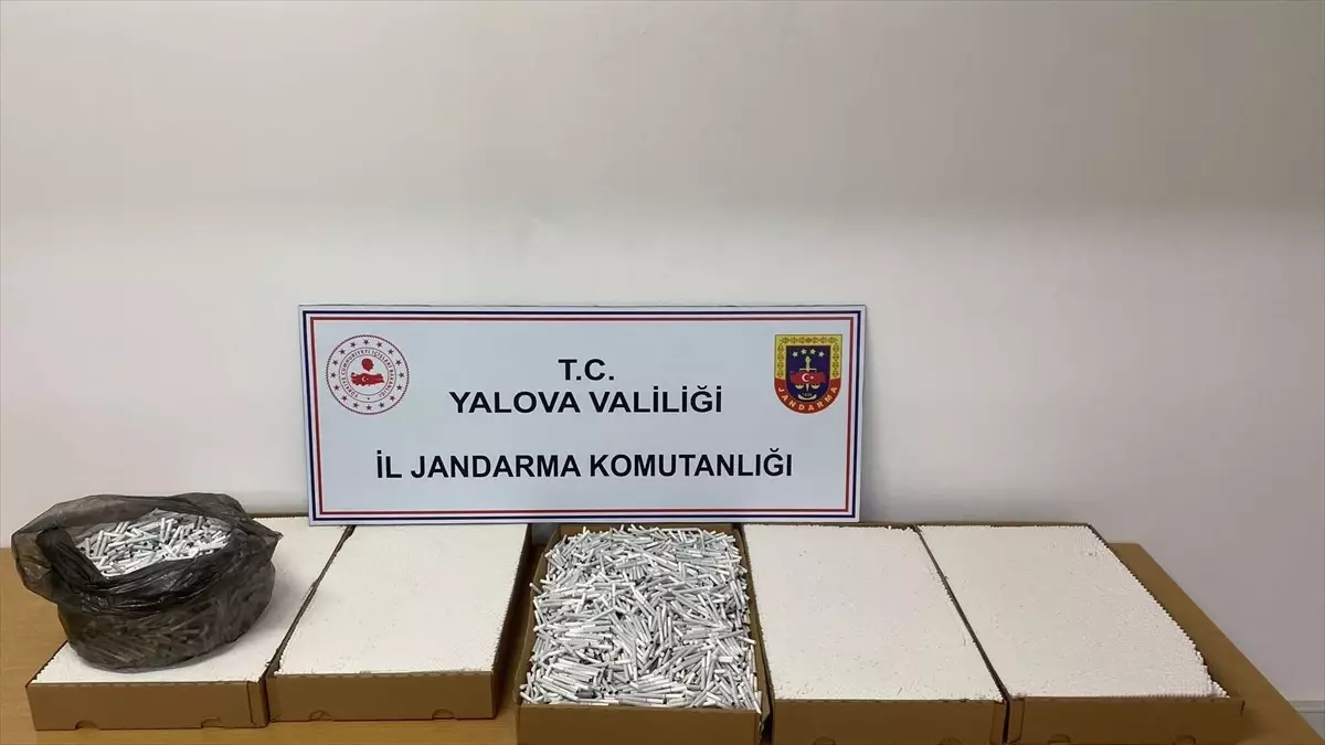 Yalova\'da yapılan operasyonda 35 bin dolu makaron ele geçirildi