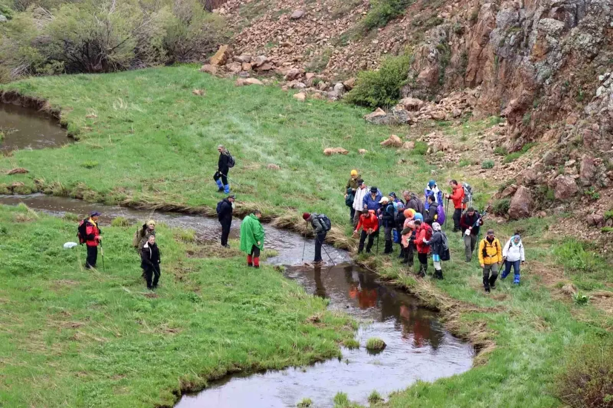 Erzurum\'da olumsuz hava şartlarına rağmen yürüyüş grubu rotalarını tamamladı