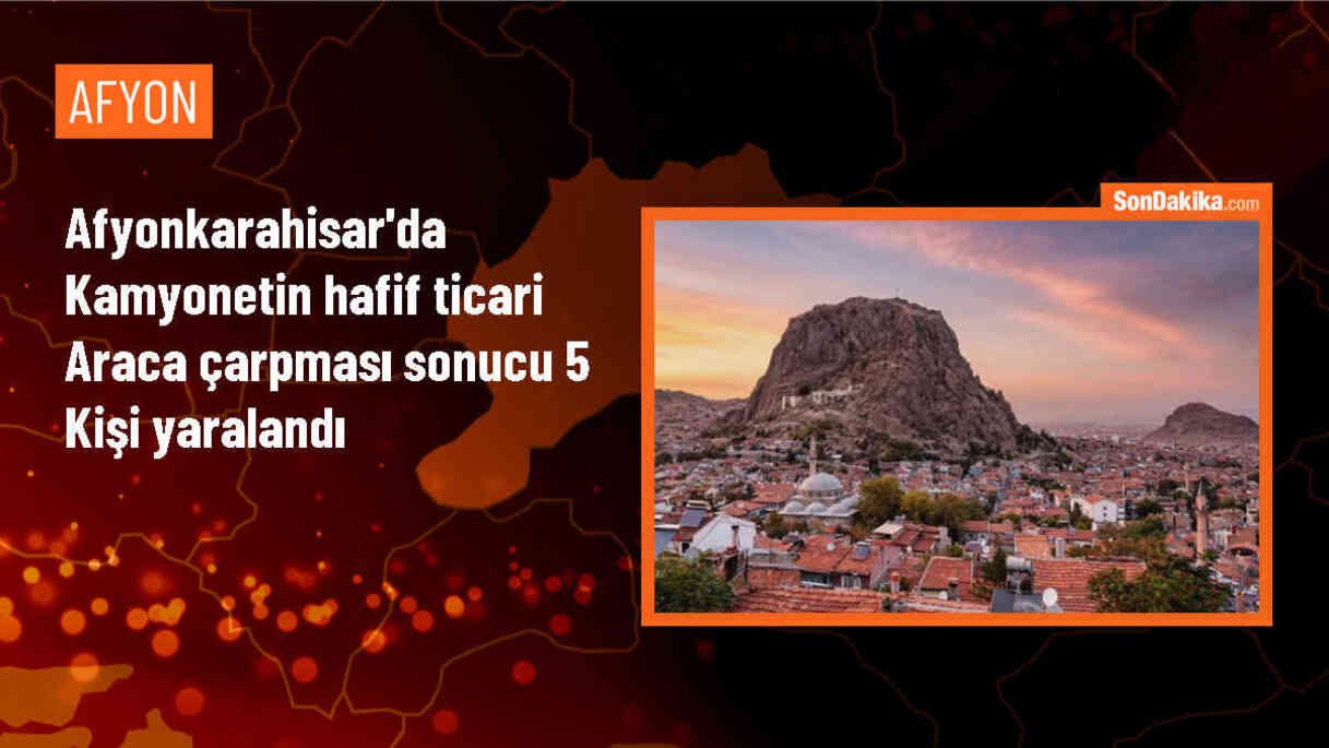 Afyonkarahisar\'da Kamyonetin Hafif Ticari Araça Çarpması Sonucu 5 Kişi Yaralandı