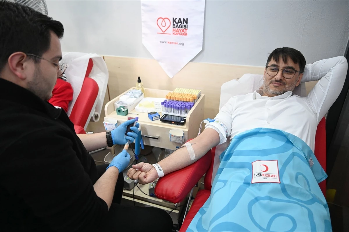 AK Parti Bursa İl Başkanlığı, Türk Kızılay işbirliğiyle kan bağışı kampanyasına destek verdi