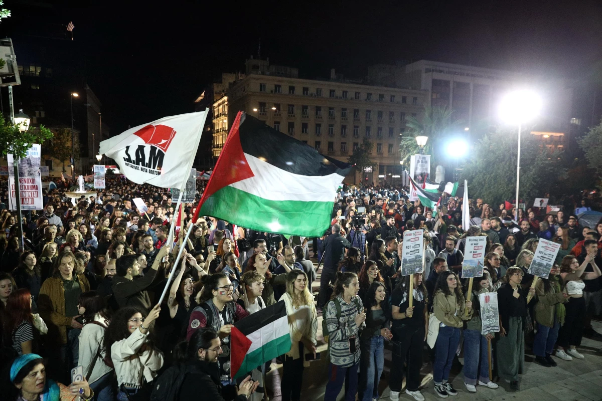 Yunan Üniversite Öğrencileri Filistin Halkıyla Dayanışma İçin Protesto Düzenledi