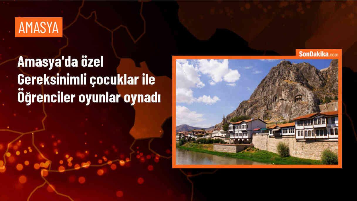 Amasya Üniversitesi öğrencileri Engelliler Haftası\'nda özel gereksinimli çocuklarla oyunlar oynadı