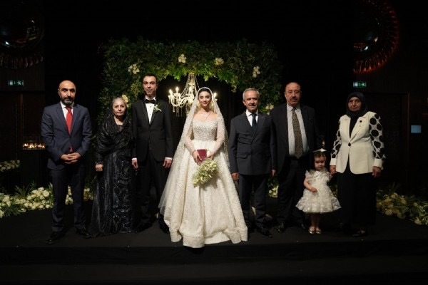 Aşiretlerin birleştiği düğün: Badıkan ve Pinyanişi aşiretlerinin çocukları evlendi