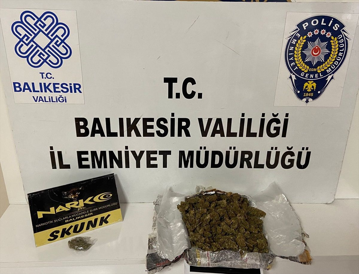 Balıkesir\'de düzenlenen uyuşturucu operasyonunda 2 zanlı gözaltına alındı