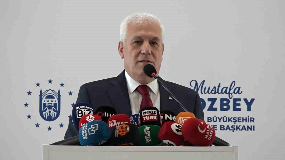 Bursa Büyükşehir Belediye Başkanı Mustafa Bozbey, Tarım Paydaşları Buluşması\'nda çiftçi ve köylüyle bir araya geldi