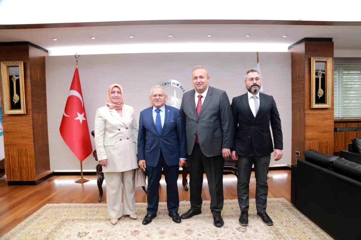 Kayseri Büyükşehir Belediye Başkanı Vakıflar Bölge Müdürü\'nü misafir etti