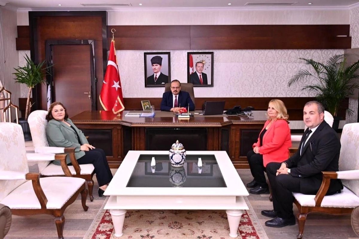 Didim Belediye Başkanı Hatice Gençay, Aydın Valisi Yakup Canbolat\'ı ziyaret etti