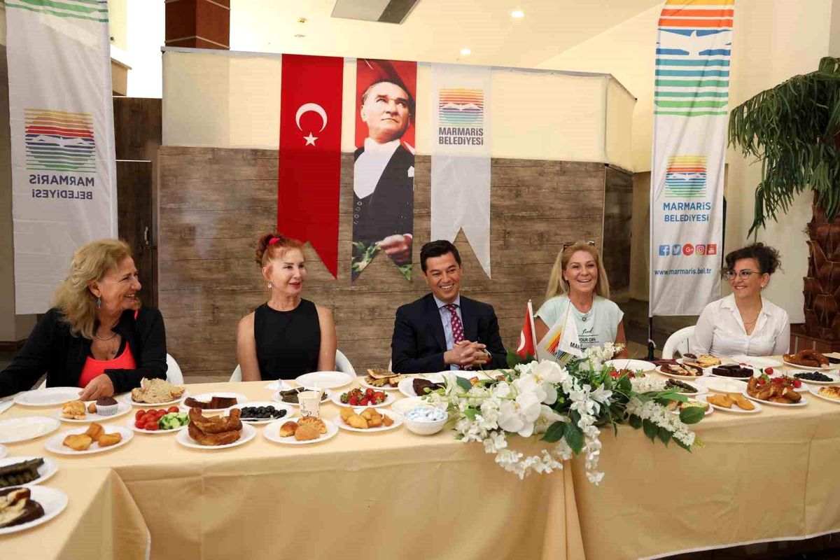 Marmaris Belediye Başkanı Kadınların Spor Etkinliğine Katıldı