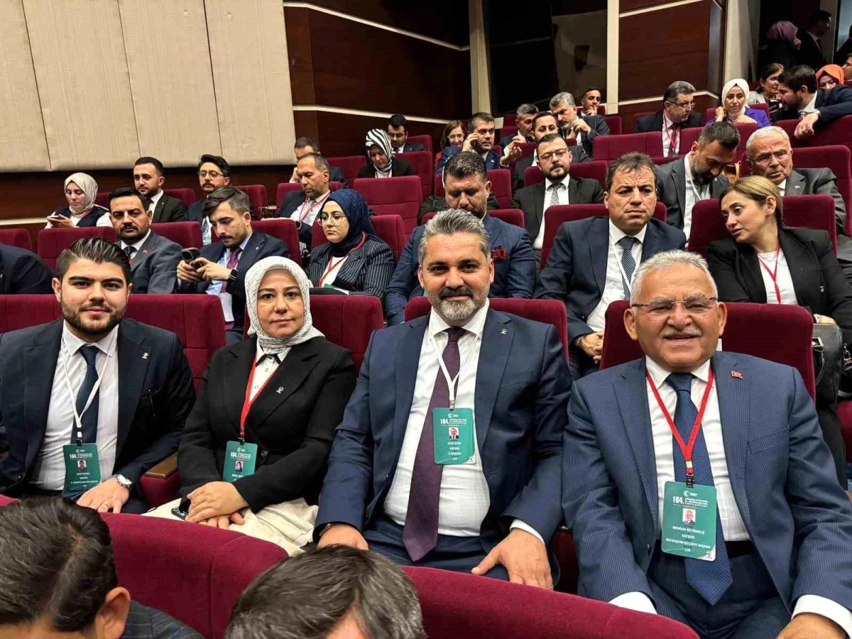 Kayseri Büyükşehir Belediye Başkanı Dr. Memduh Büyükkılıç, Cumhurbaşkanı Erdoğan\'ın Toplantısına Katıldı