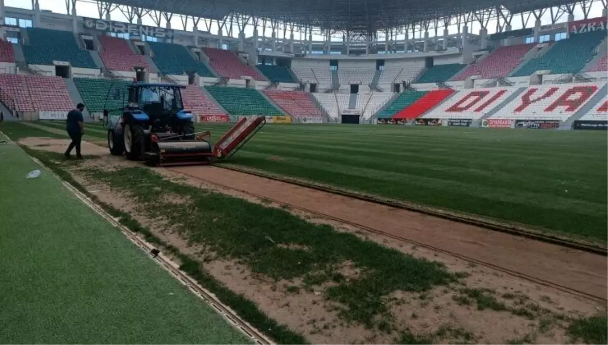 Diyarbakır Stadyumu Çimlerinin Yenilenmesi İçin Çalışma Başlatıldı