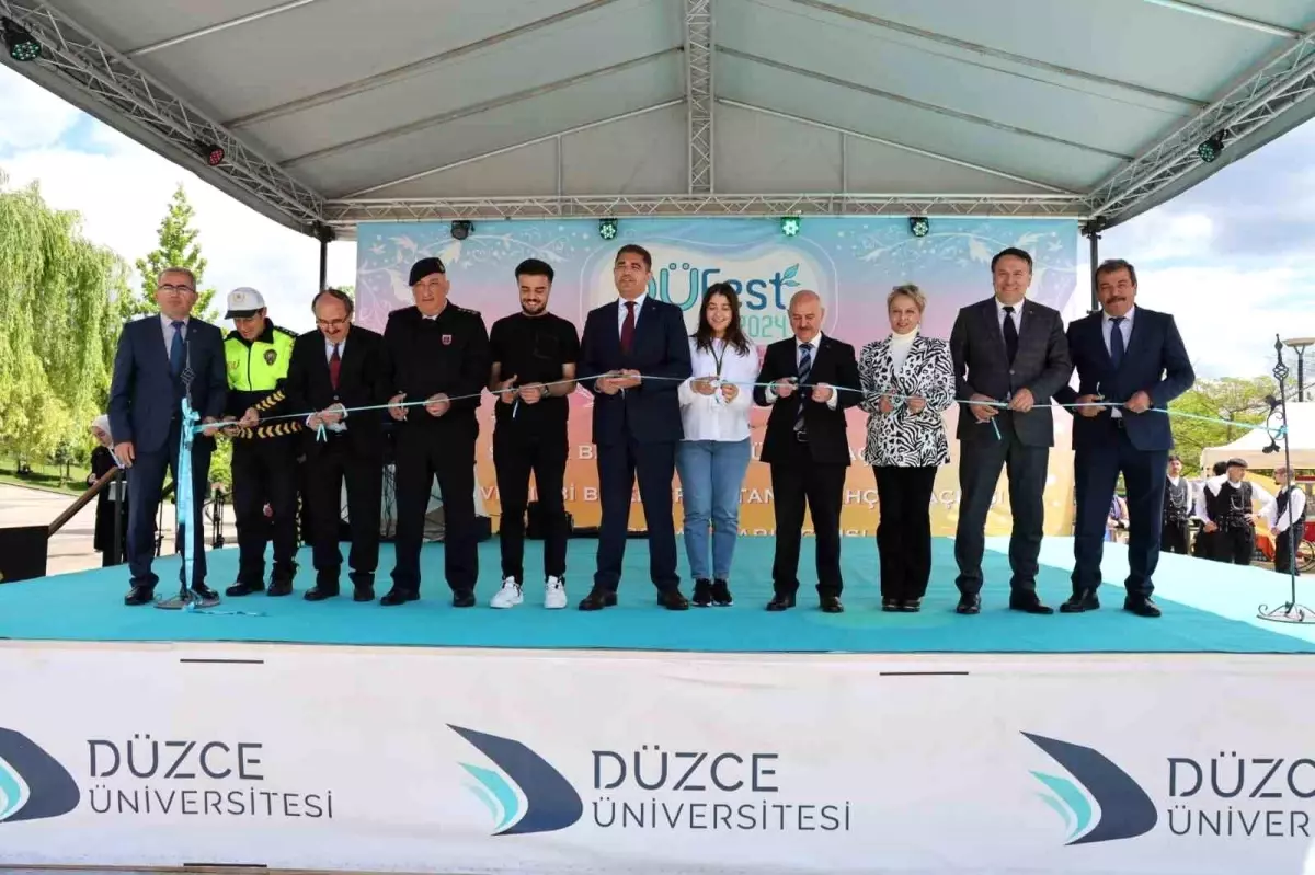 DÜFest 2024 Öğrenci Festivali Açılış Töreniyle Başladı