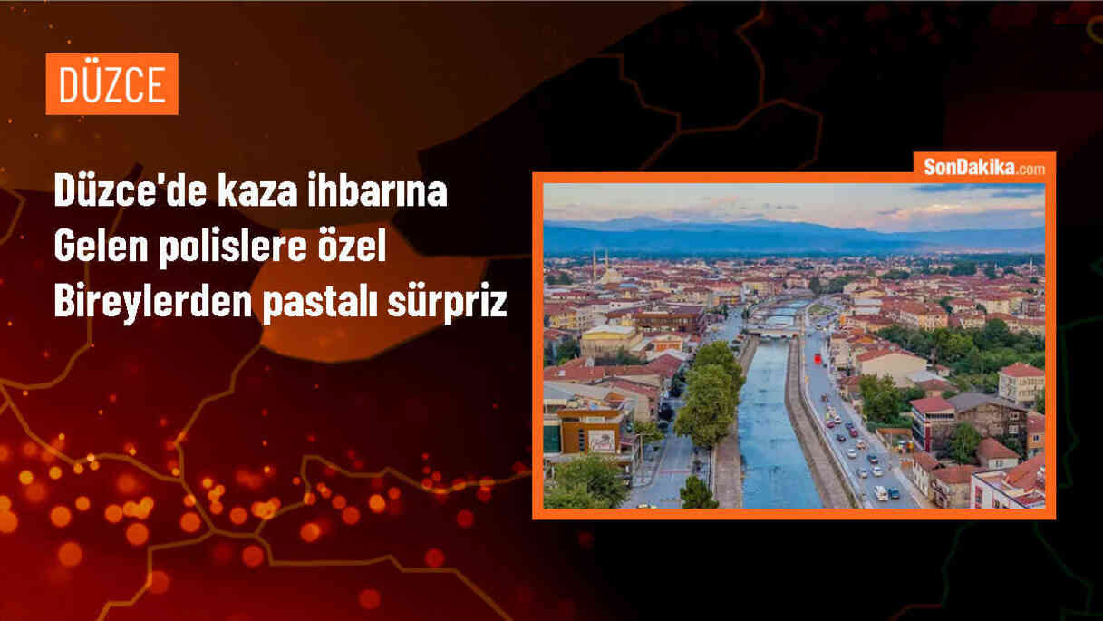 Düzce\'de Polislere Pasta İkramı