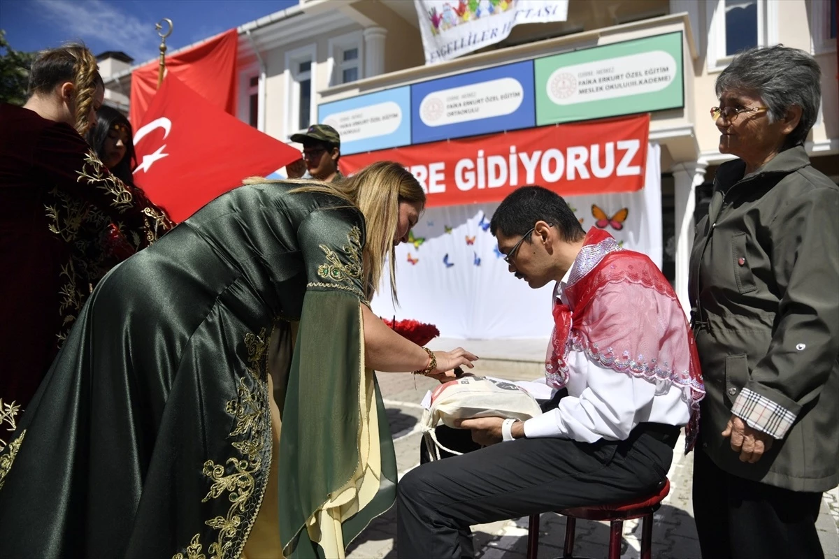 Edirne\'de Engelli Öğrencilere Askere Uğurlama Töreni
