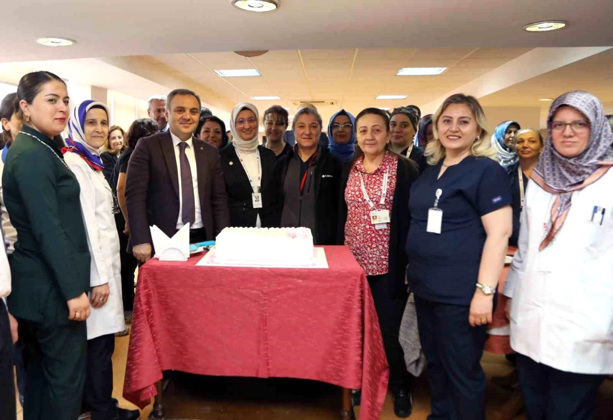 ERÜ Tıp Fakültesi Hastaneleri\'nde Hemşireler Haftası Etkinliği Düzenlendi