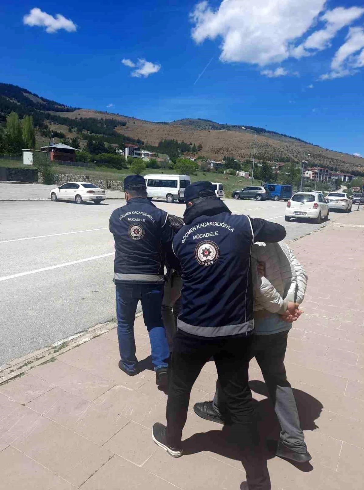 Erzincan\'da 7 kaçak göçmen yakalandı, 2 kişi tutuklandı