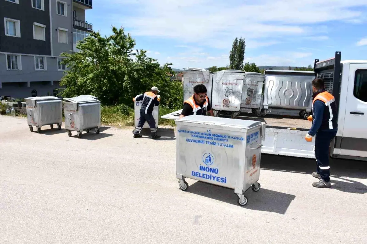 İnönü Belediyesi Eski Çöp Konteynerlerini Yeniliyor