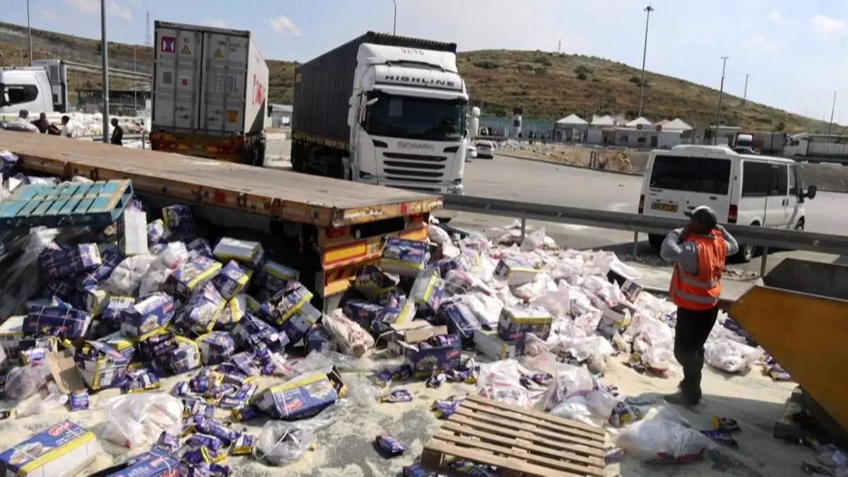 İsrailli Protestocular Gazze\'ye Yardım Konvoyuna Saldırdı