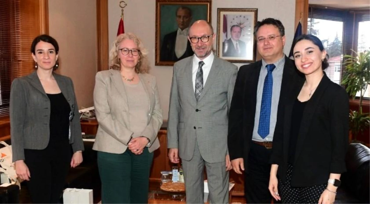 İsveç Büyükelçi Vekili Anadolu Üniversitesi\'ni Ziyaret Etti