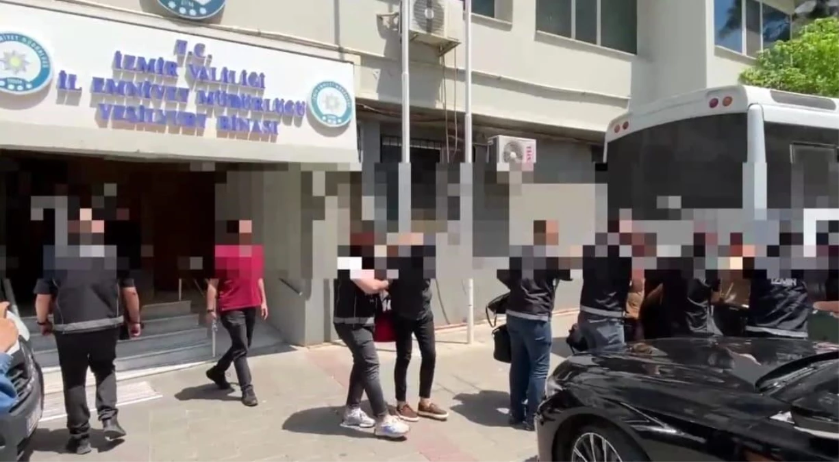 İzmir\'de Uyuşturucu Operasyonunda 21 Kişi Tutuklandı