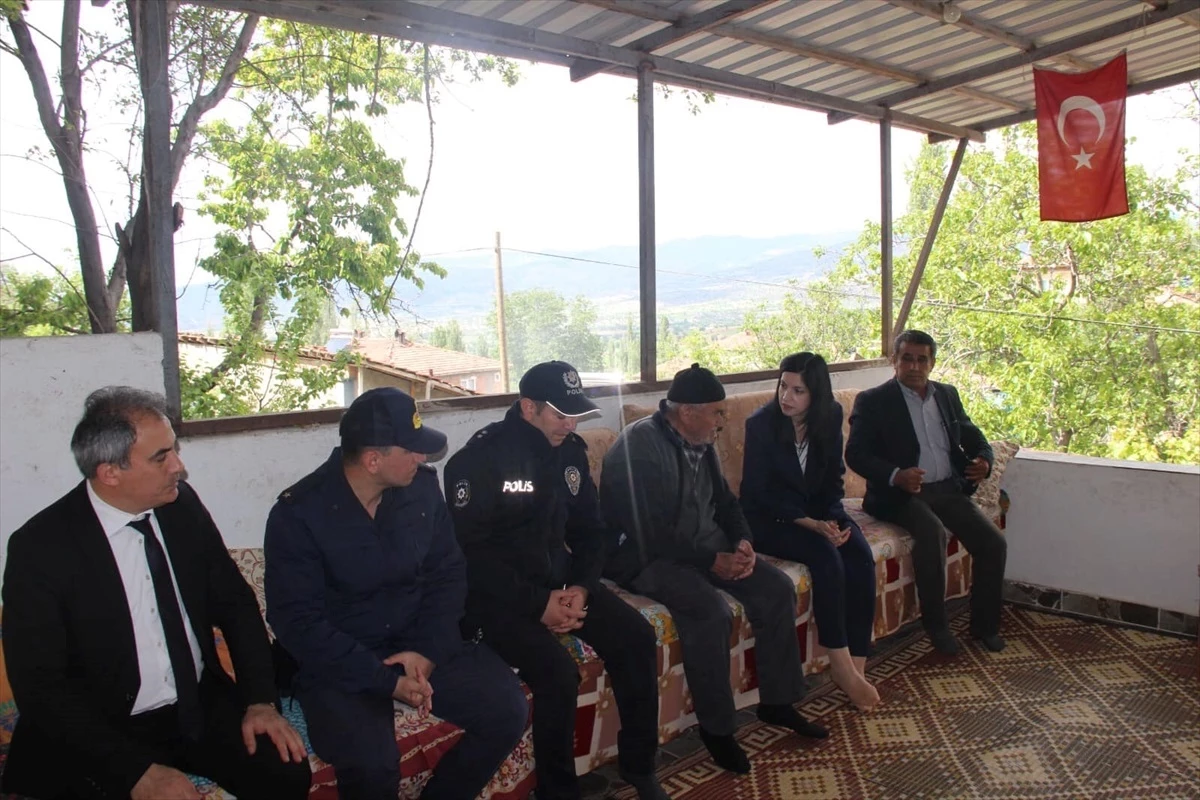 Hamamözü Kaymakamı Büşra Erdoğan, şehit ailesini ziyaret etti
