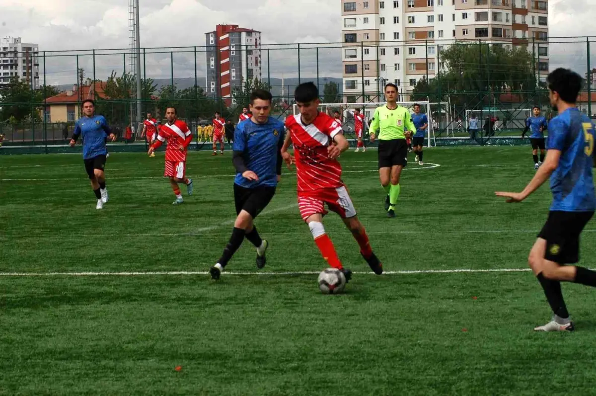 Yavru Aslanspor, Kayseri İdman Yurdu\'nu 6-1 mağlup ederek liderliğini sürdürdü