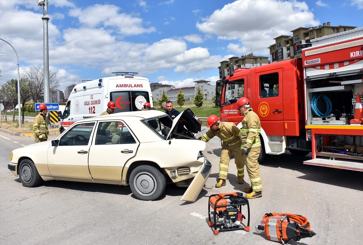 Kırıkkale\'de tırla otomobilin çarpışması sonucu 2 kişi yaralandı